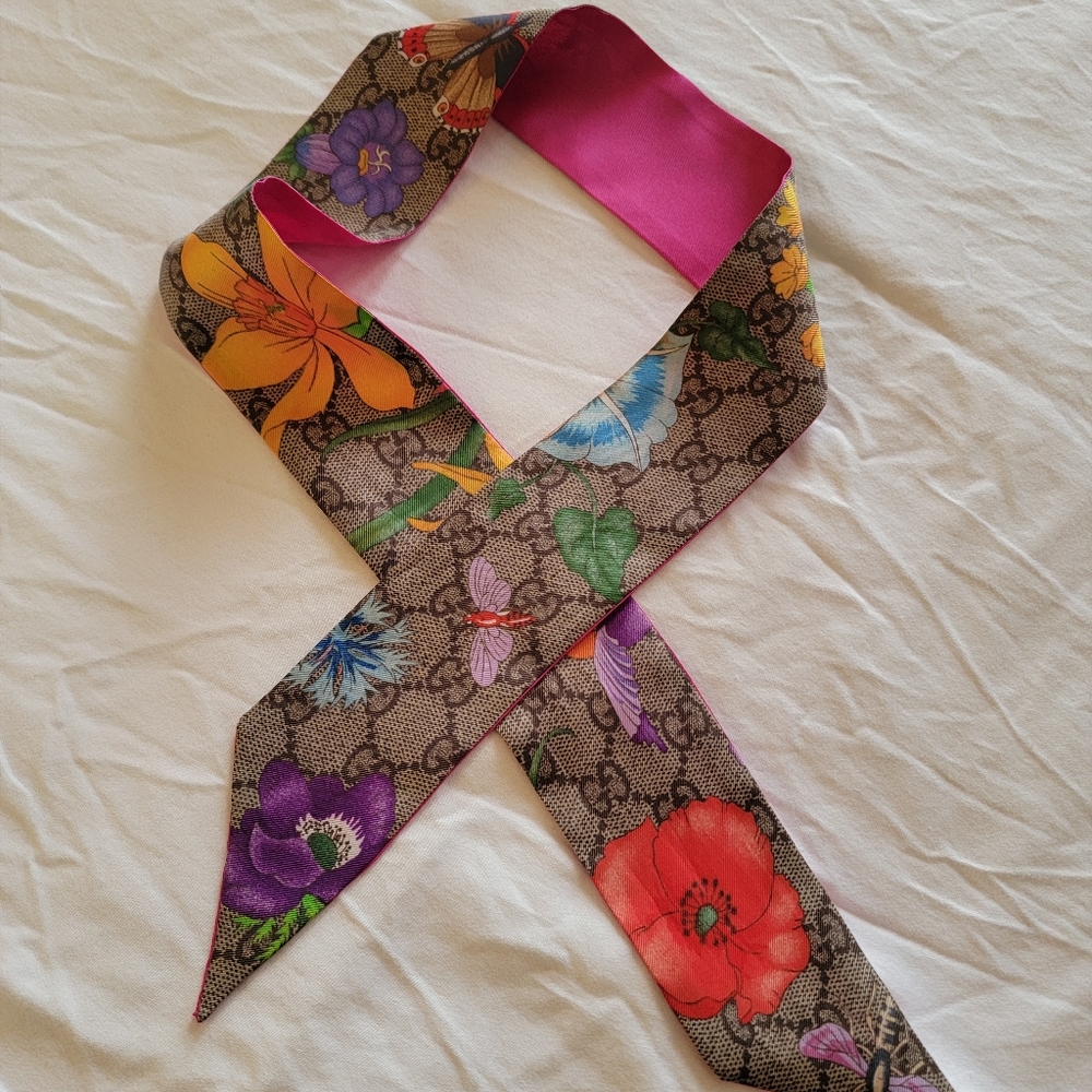 AUTHENTIC Gucci Silk Twilly Scarf